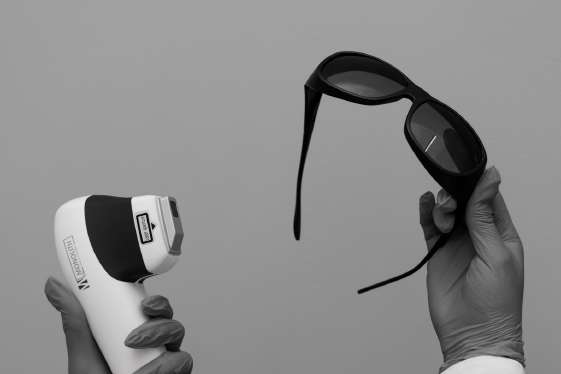 Depilacja laserowa — laser i okulary ochronne LASERRIX