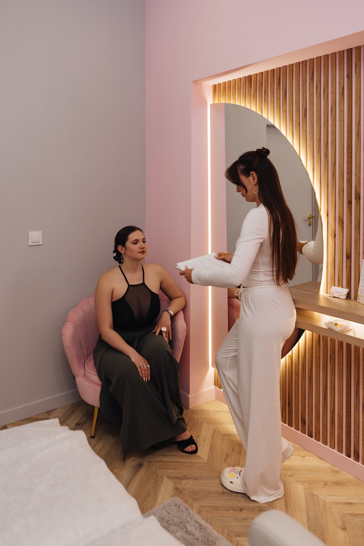 Konsultacja przed pierwszym zabiegiem depilacji laserowej w LASERRIX Wrocław